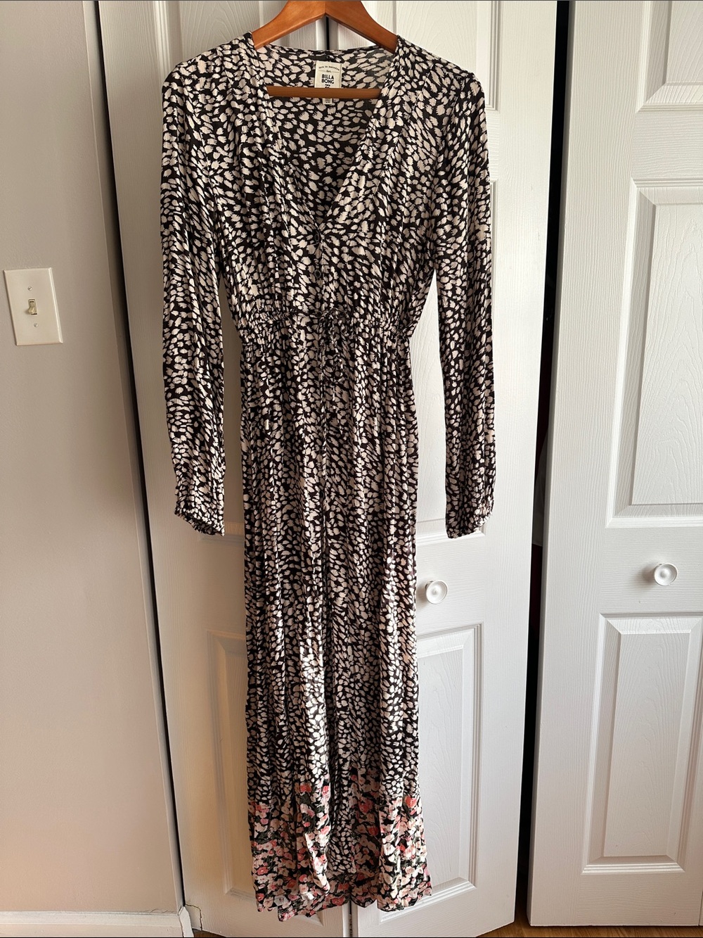 BillaBong Women's Brown and White Printed Long Sleeve Maxi Dress